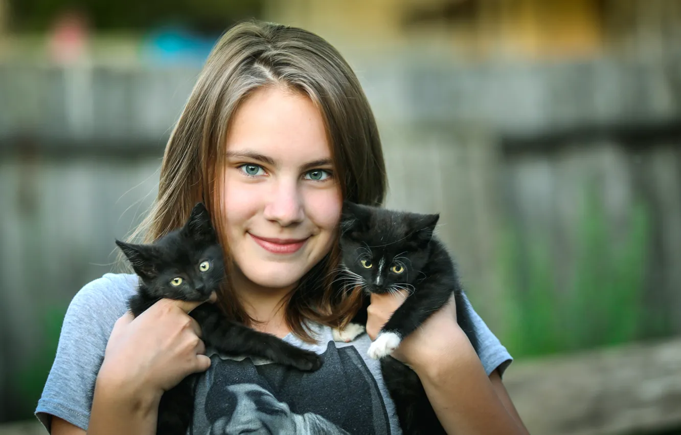 Photo wallpaper girl, face, smile, kittens