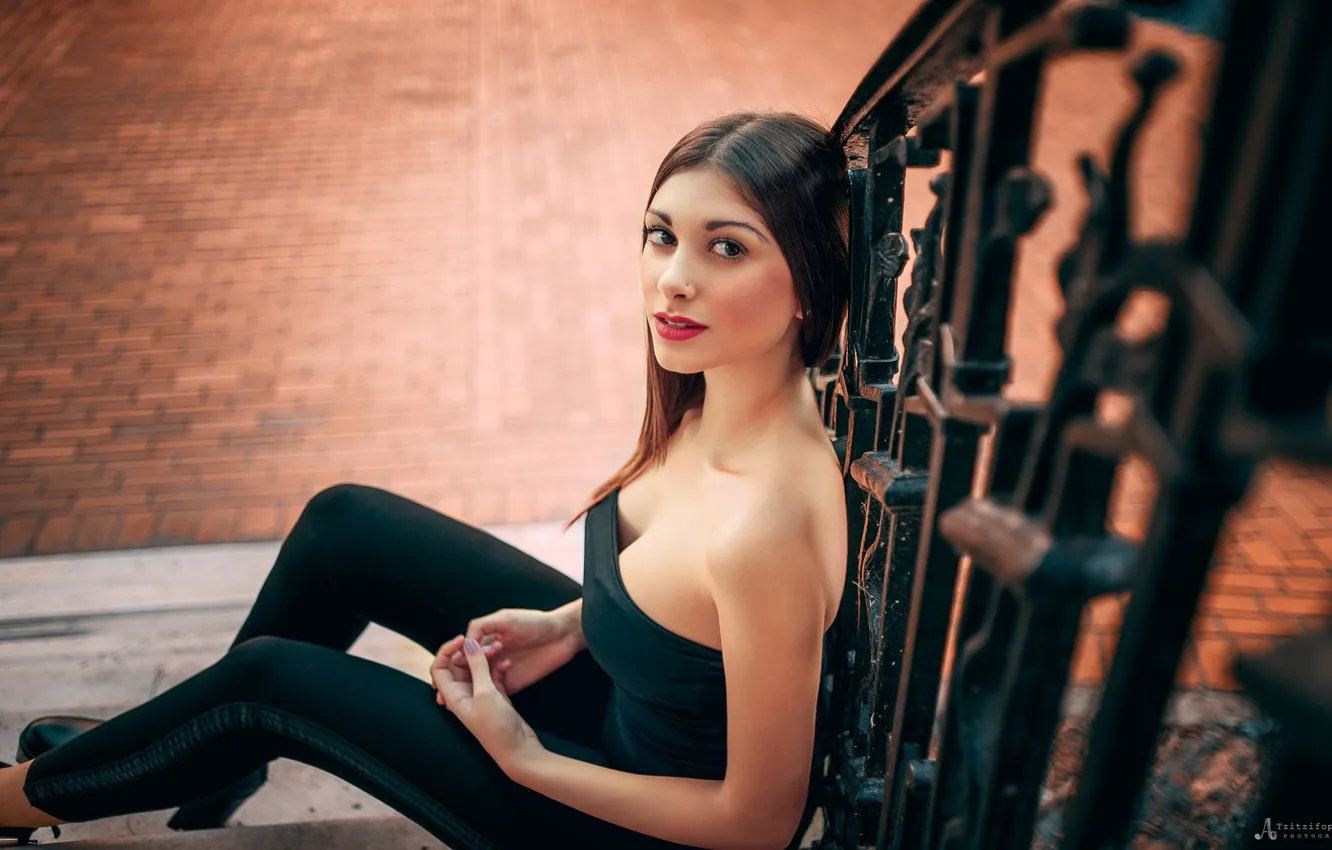 Photo wallpaper look, ladder, brown eyes, beautiful girl, big Breasts, brown eyes, look, beautiful girl