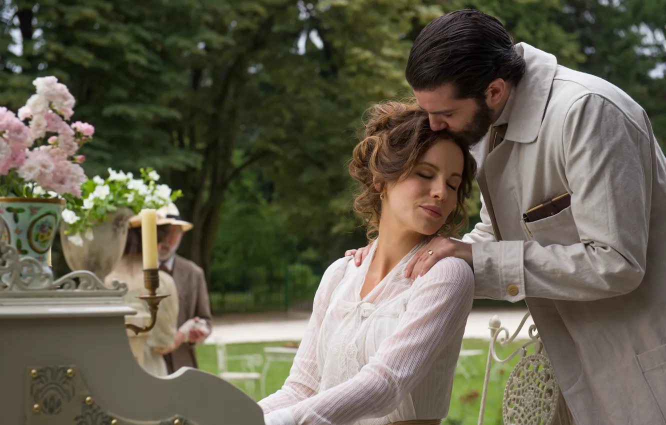 Photo wallpaper flowers, frame, garden, pair, Kate Beckinsale, Kate Beckinsale, lovers, piano