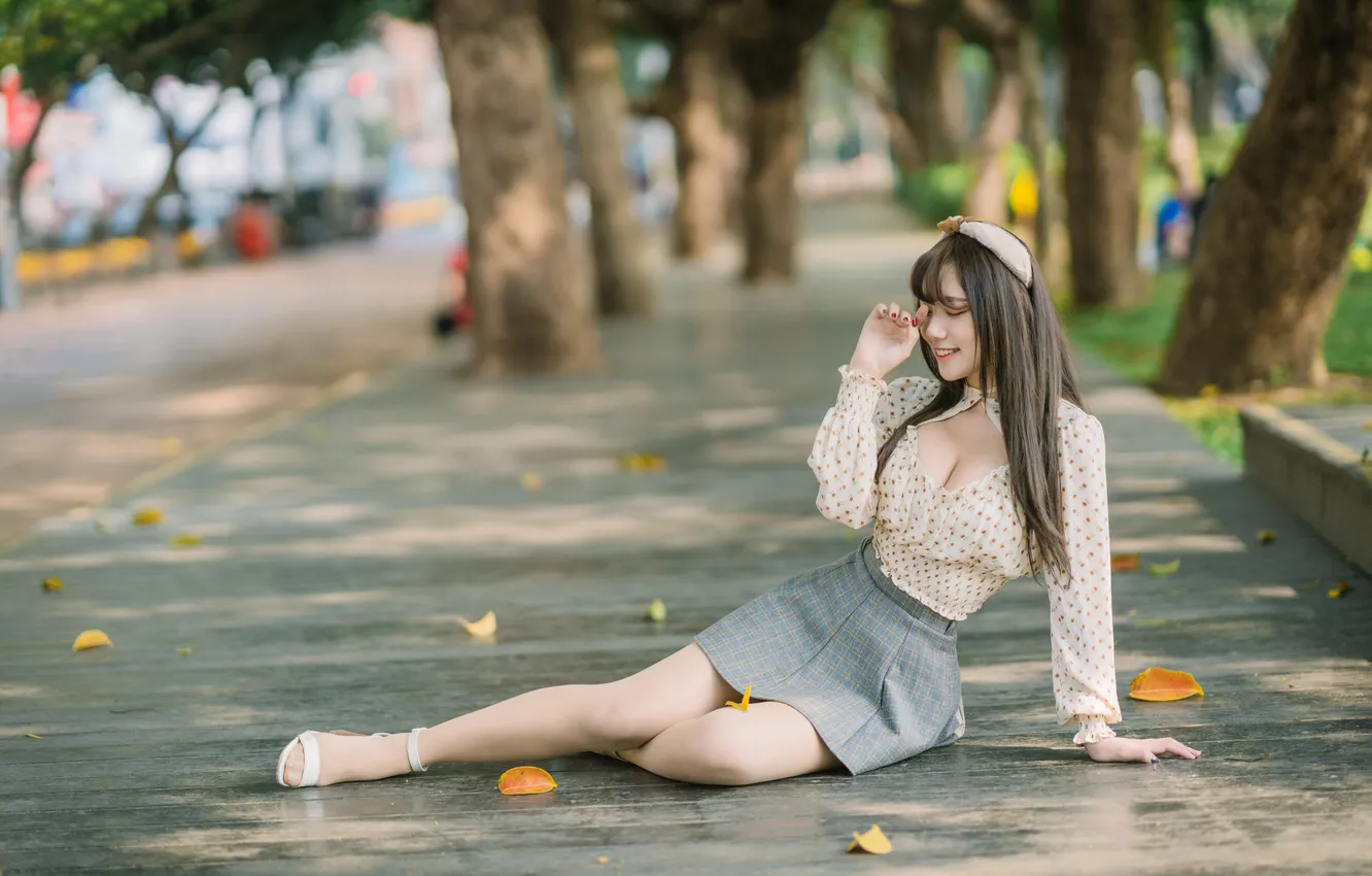 Photo wallpaper the sun, trees, pose, street, model, skirt, portrait, makeup