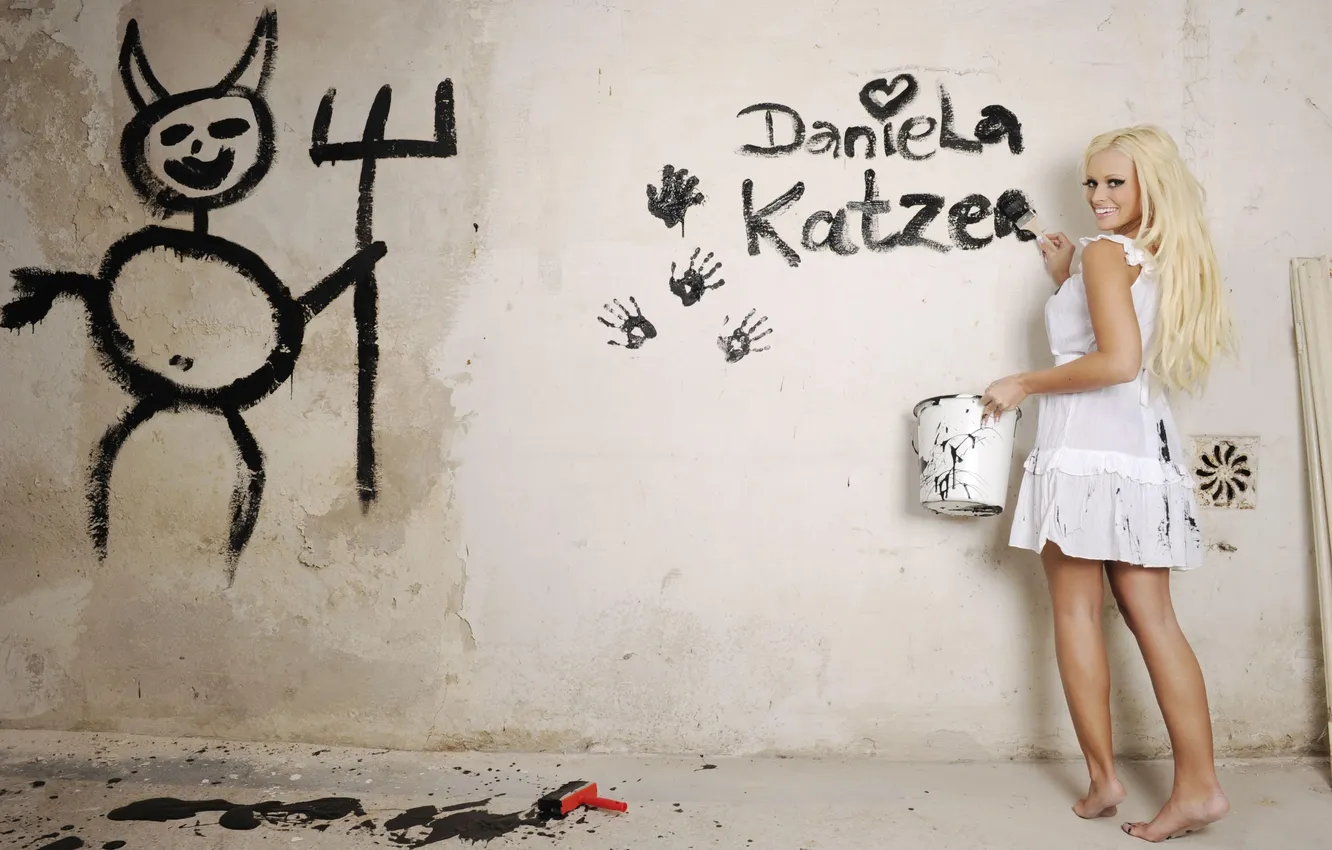 Photo wallpaper girl, blonde, beauty, the wall, Daniela Cat Mountains