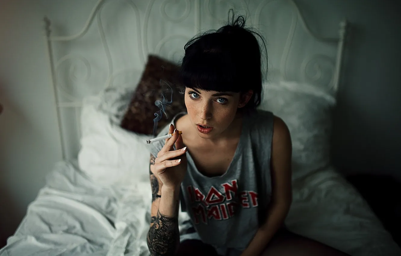 Photo wallpaper look, Mike, cigarette, freckles, Iron Maiden