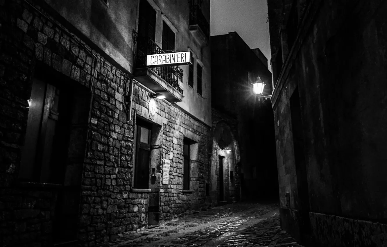 Photo wallpaper night, the city, street, home, Italy, lantern, black and white, architecture