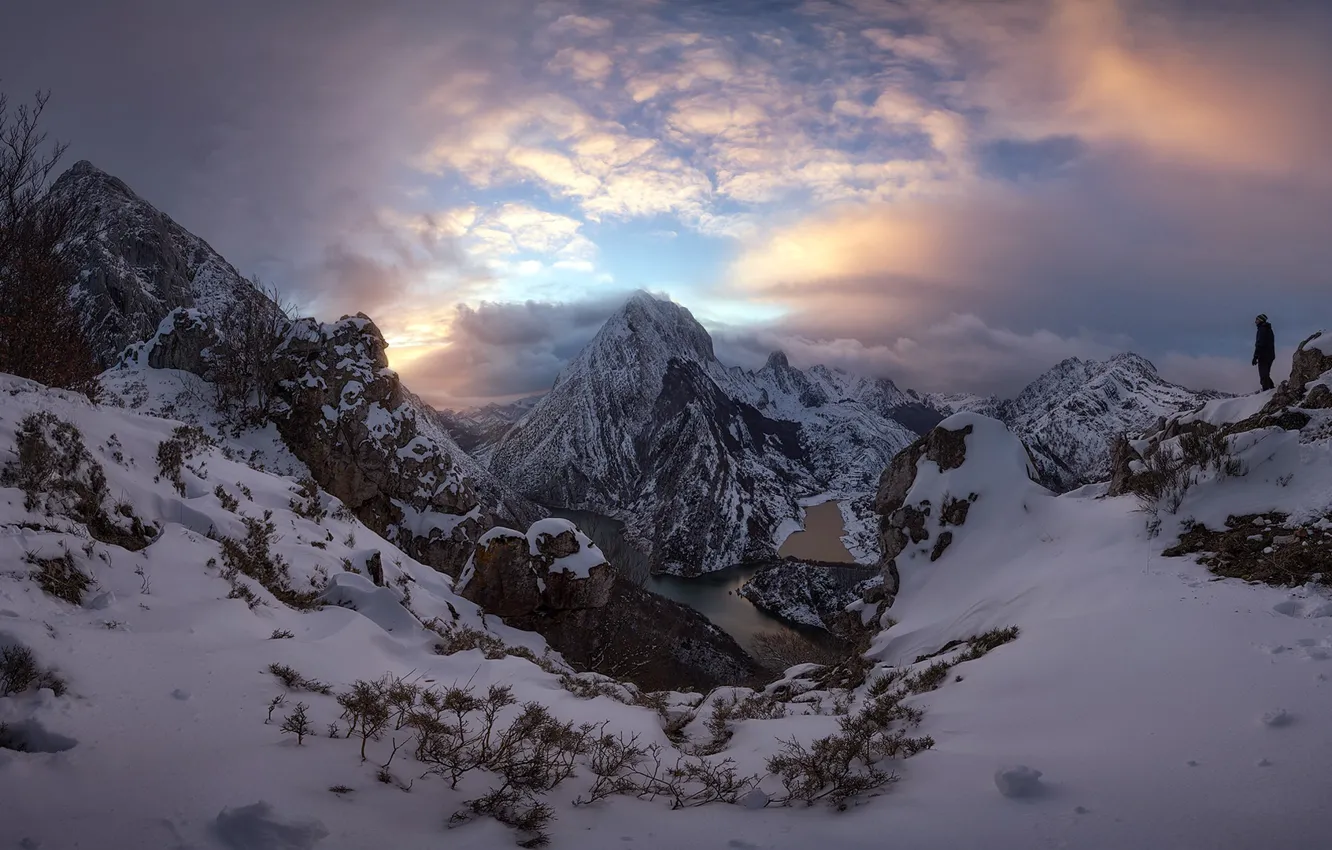Photo wallpaper mountains, people, morning