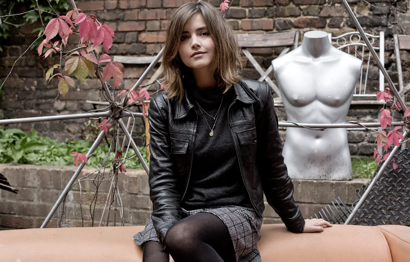 Photo wallpaper autumn, leaves, garden, actress, jacket, hairstyle, photographer, dummy