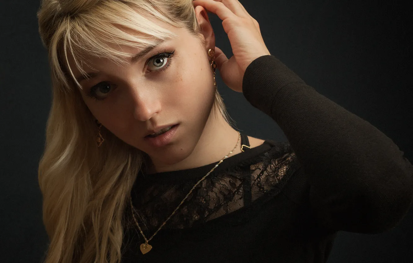 Photo wallpaper look, girl, pose, model, portrait, hands, makeup, hairstyle