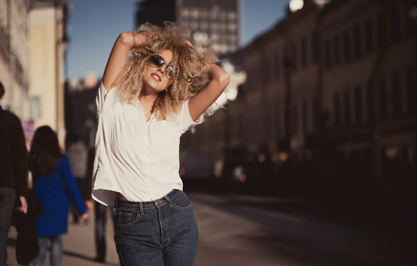 Photo wallpaper girl, pose, street, hair, jeans, glasses, curls, Natalia Magicka