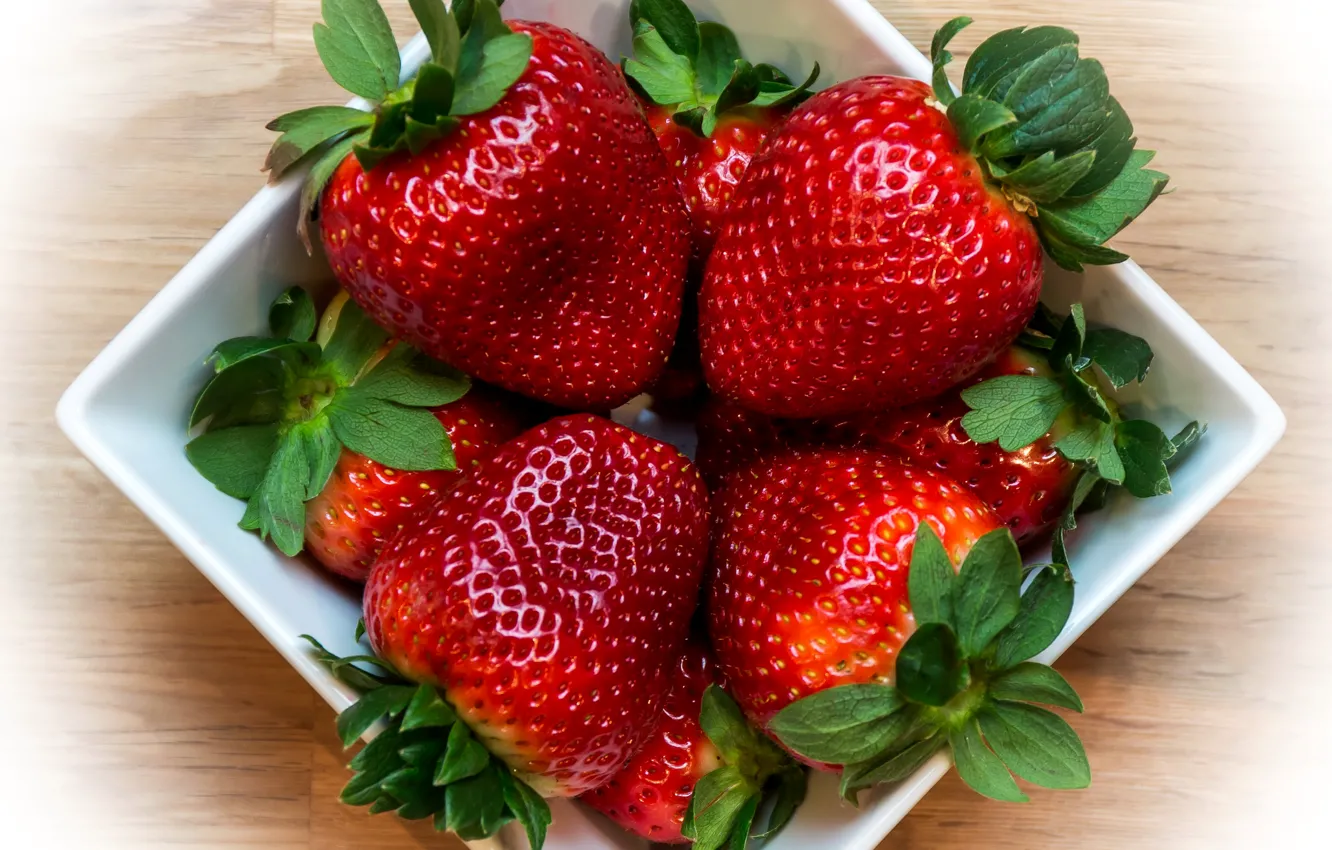 Photo wallpaper berries, strawberry, plate