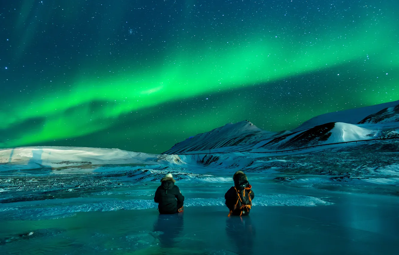 Photo wallpaper winter, night, shore, people, pair, pond, atmospheric radiance