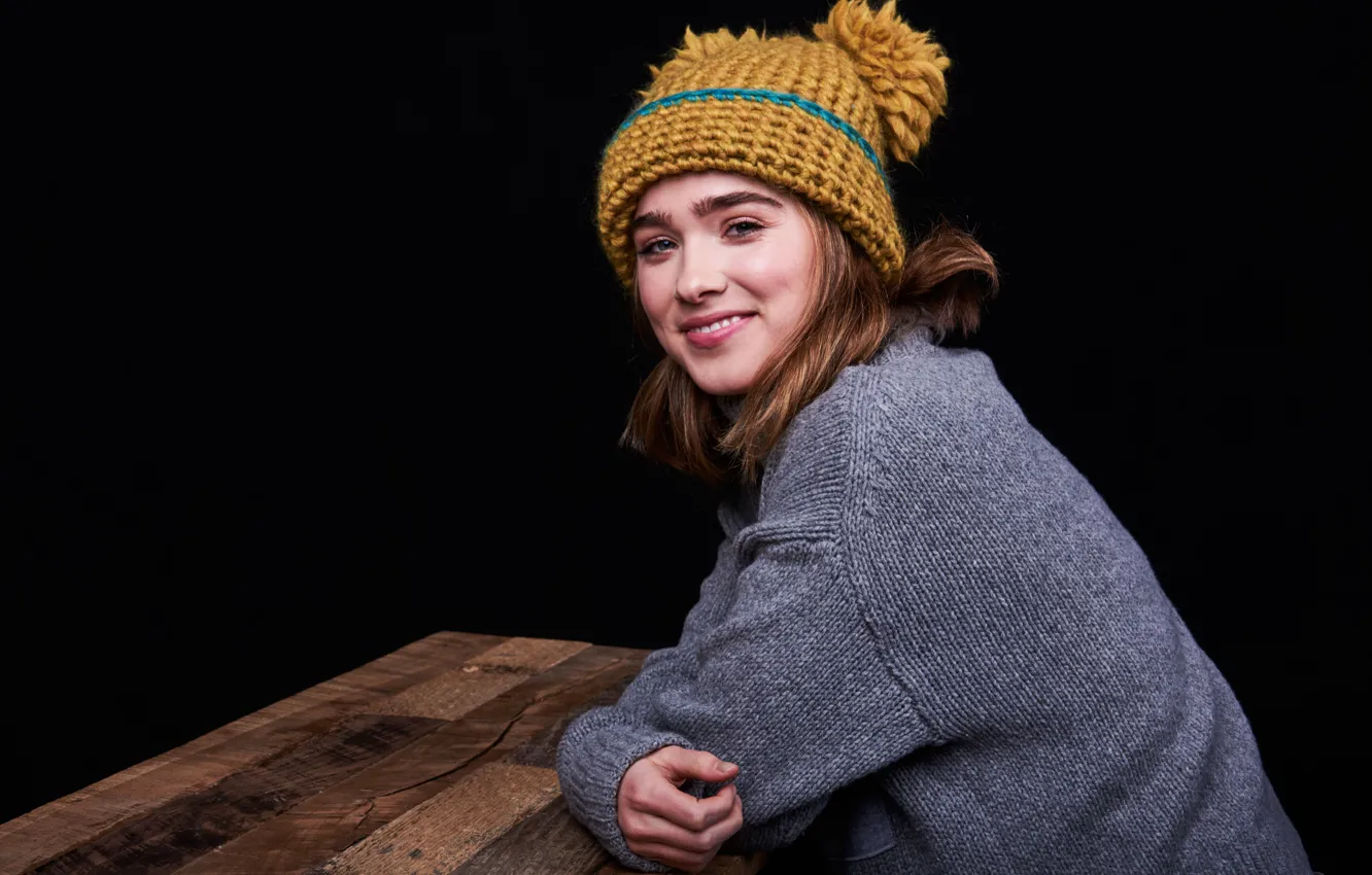 Photo wallpaper smile, actress, Haley Lu Richardson