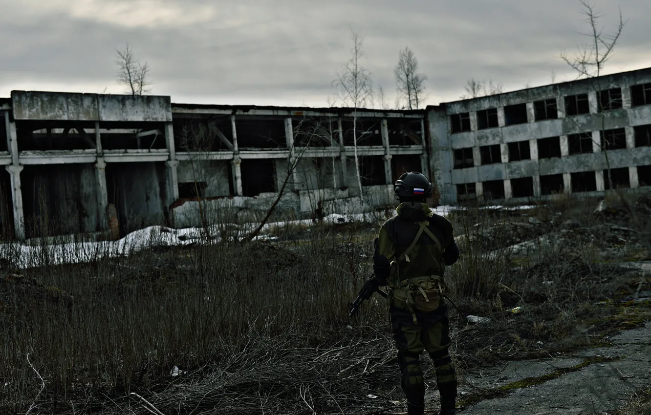 Photo wallpaper weapons, back, soldiers, ruins, Russia