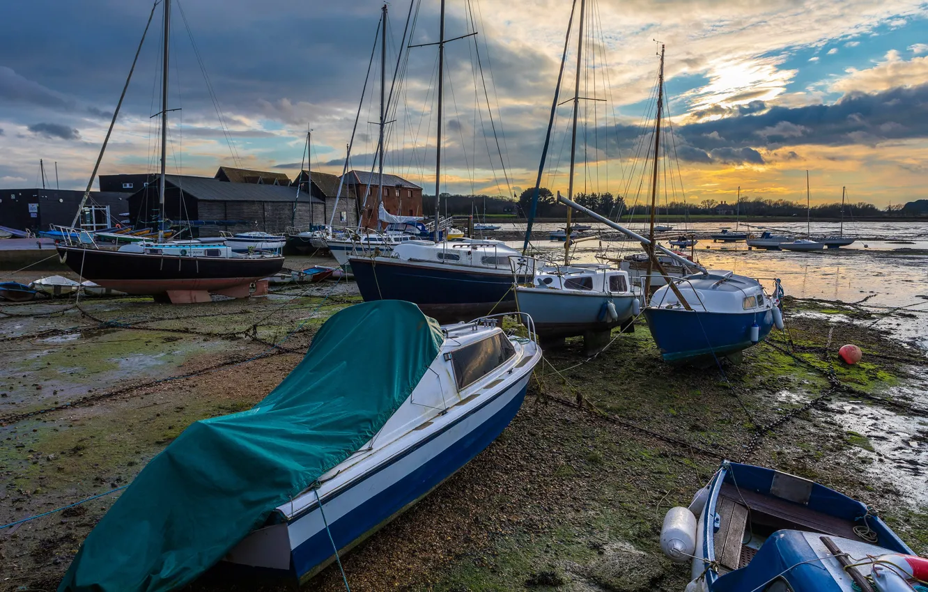 Photo wallpaper the sky, clouds, river, shore, England, home, yachts, boats