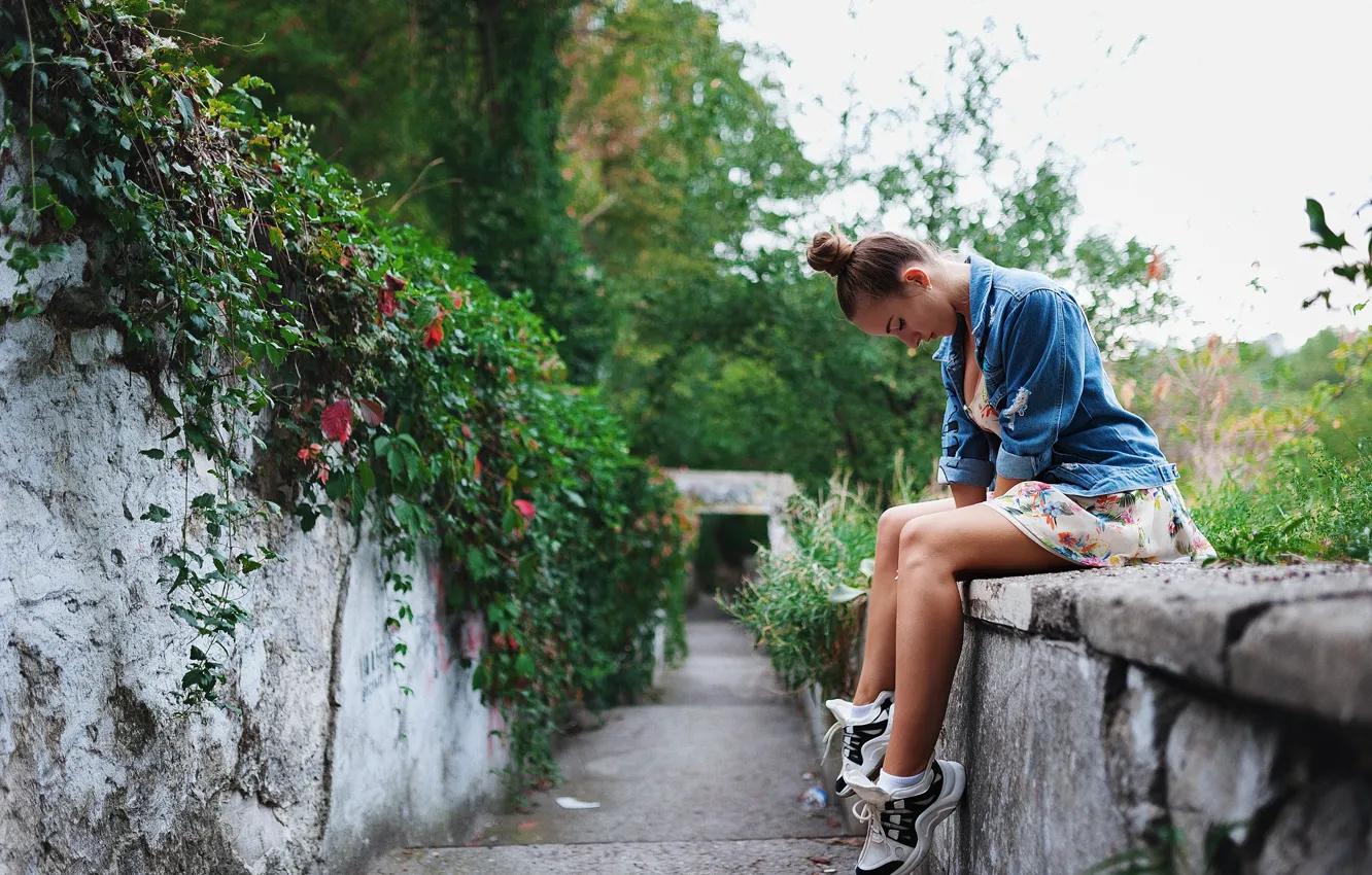 Photo wallpaper girl, wall, dress, legs, photo, photographer, model, bokeh