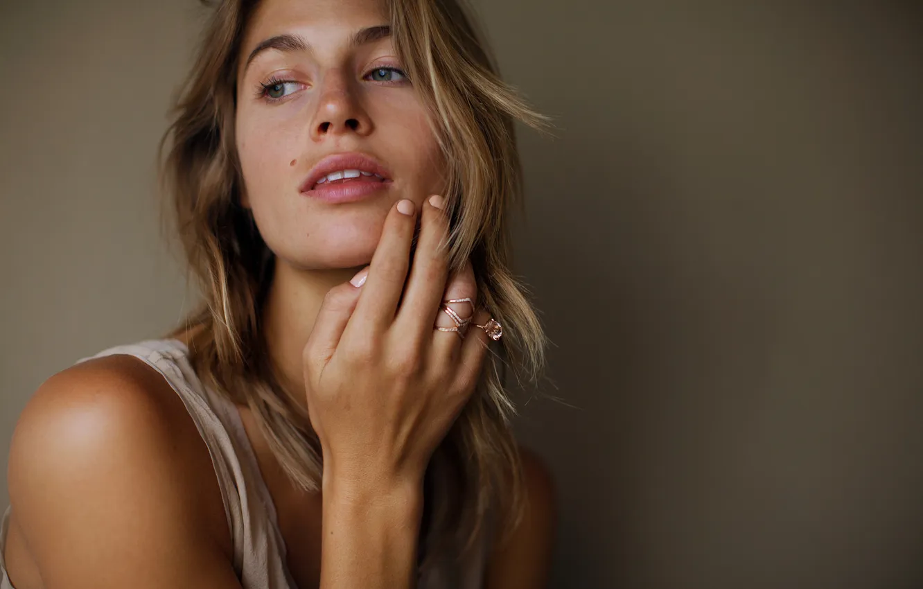 Photo wallpaper ring, blonde, Annie McGinty