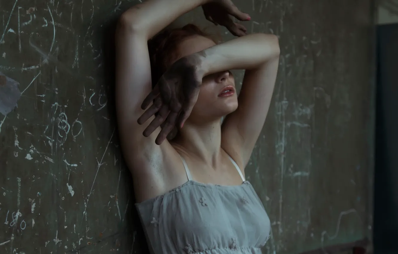 Photo wallpaper chest, her hands, sponge, gesture, legs, Greta Larosa