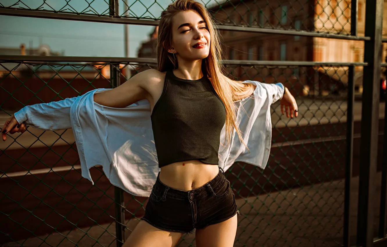 Photo wallpaper the sun, sexy, pose, model, the fence, shorts, portrait, makeup