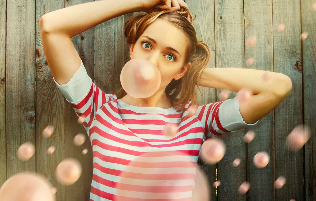 Photo wallpaper girl, facial expressions, chewing gum, Bubble Gum