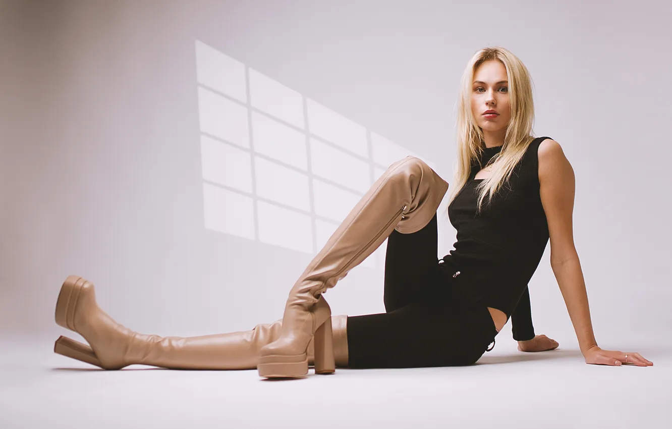 Photo wallpaper girl, pose, Maria Alva