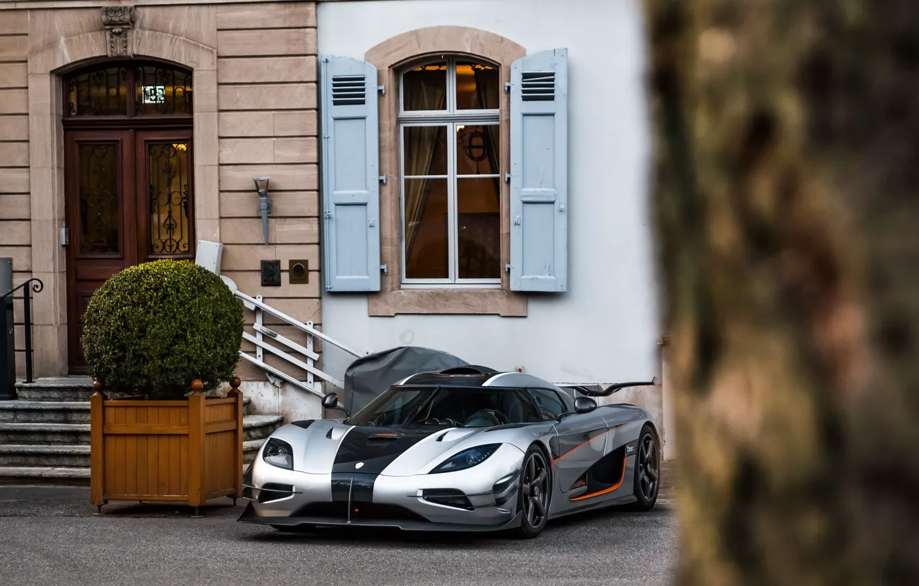 Photo wallpaper Koenigsegg, house, tree, One1