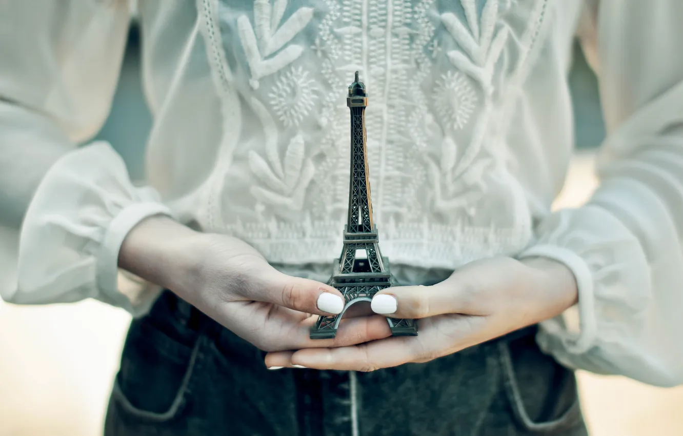 Photo wallpaper tower, hands, nails, figures, Eiffel