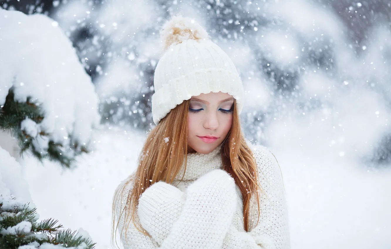 Photo wallpaper winter, girl, snow, face, hat, hair, makeup, cold