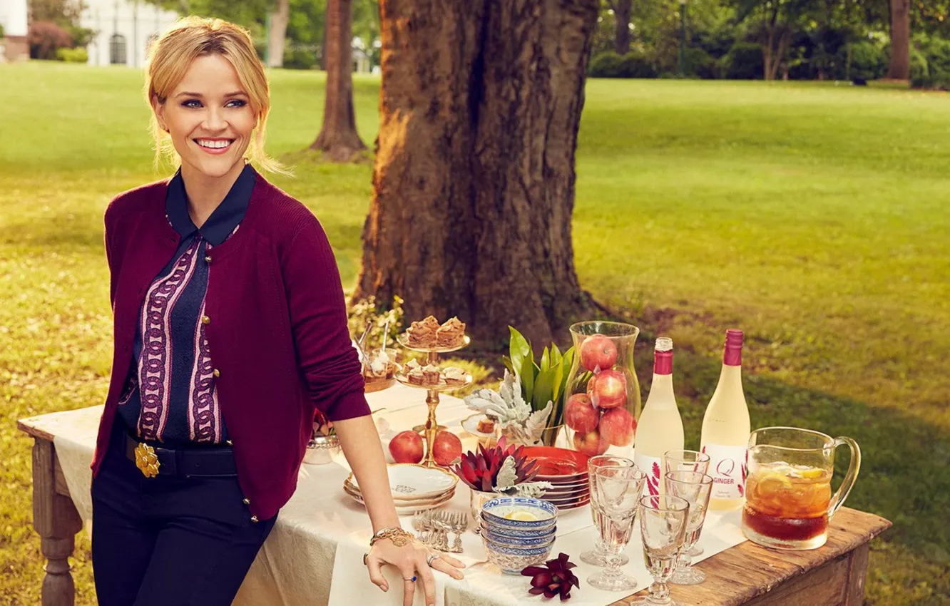 Photo wallpaper Park, actress, blonde, picnic, beautiful, smiling, Reese Witherspoon, Reese Witherspoon