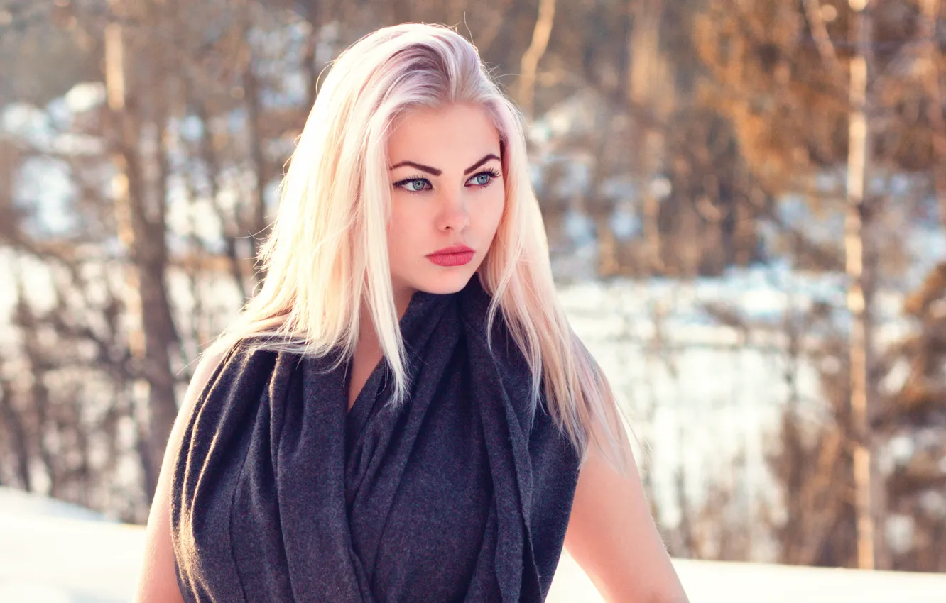 Photo wallpaper look, makeup, sponge