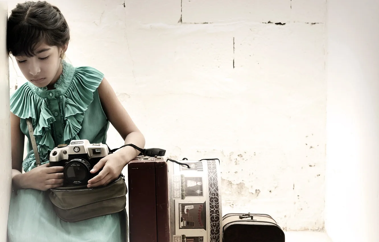 Photo wallpaper mood, girl, suitcase