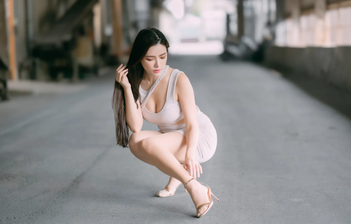 Photo wallpaper pose, street, model, portrait, makeup, figure, dress, brunette