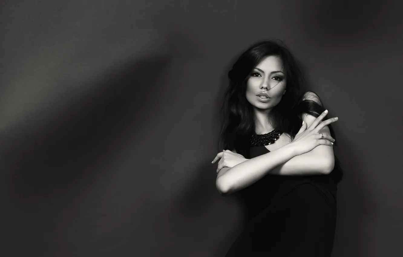 Photo wallpaper girl, pose, background, necklace, figure, dress, brunette, black and white