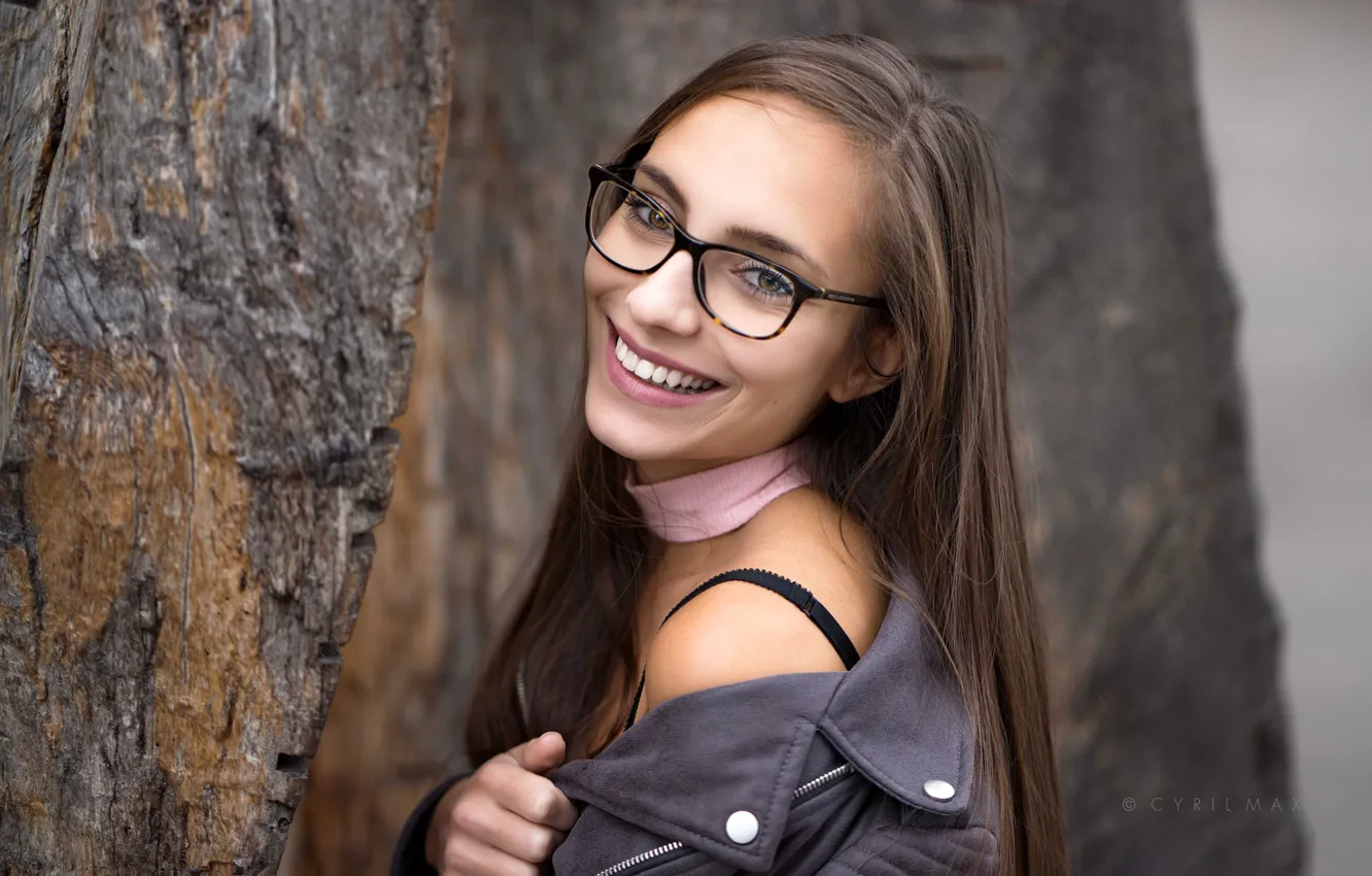 Photo wallpaper look, pose, smile, background, model, portrait, makeup, glasses