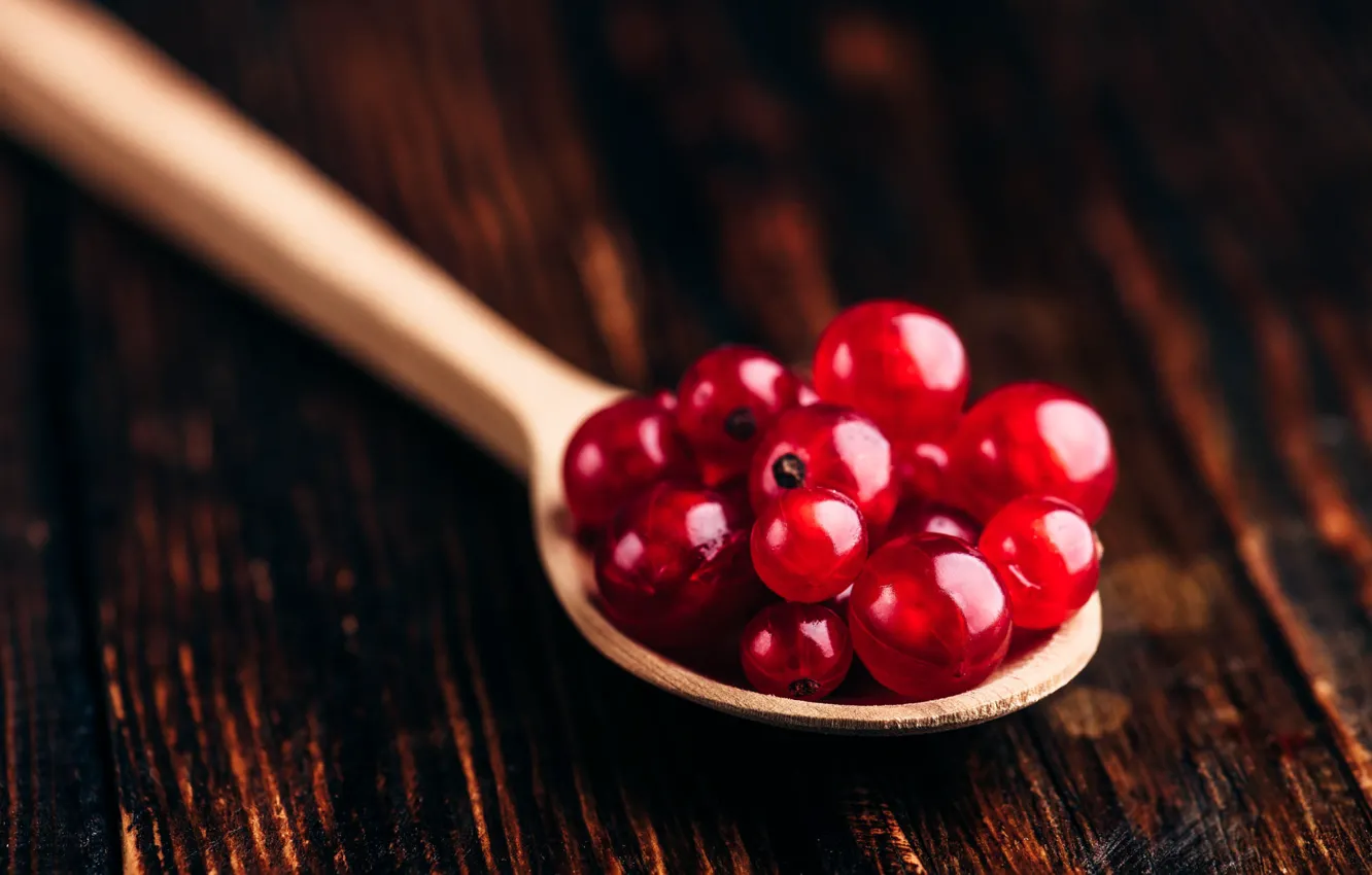 Photo wallpaper light, red, berries, the dark background, Board, Shine, spoon, wooden