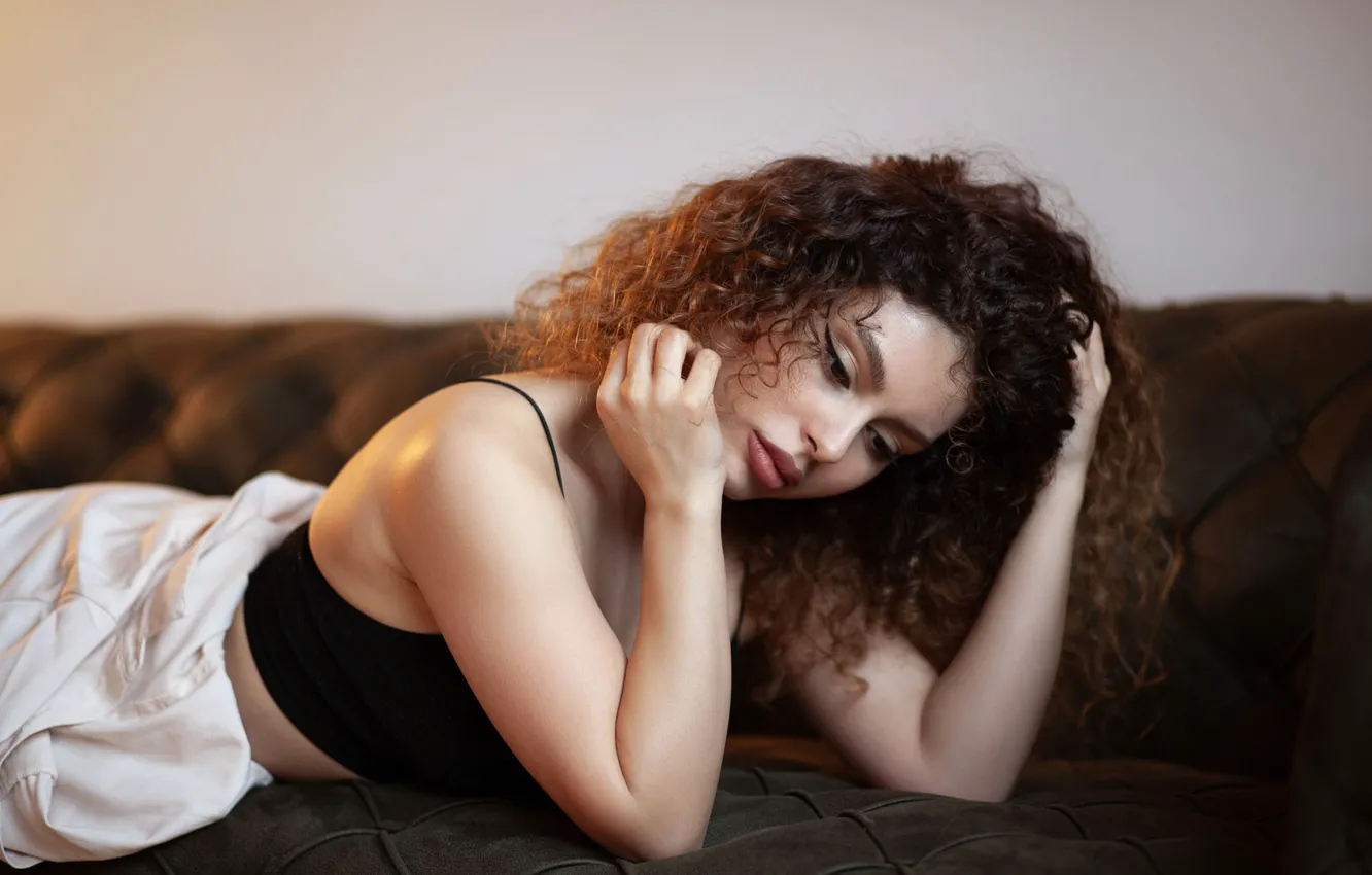 Photo wallpaper girl, sofa, brown hair, bra, shoulders, curls