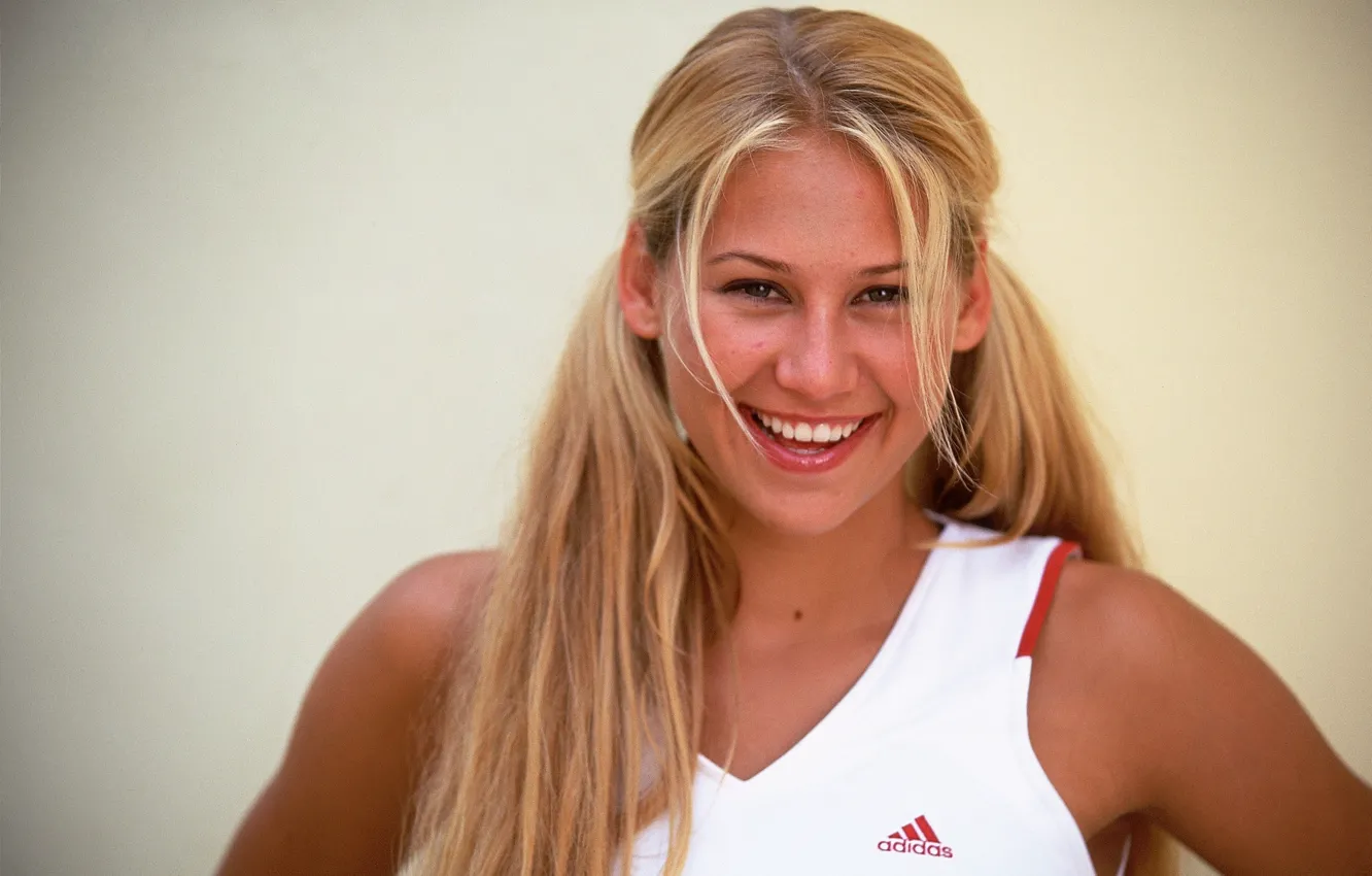 Photo wallpaper Girl, tennis player, Anna Kournikova, looking at the camera, famous athlete, Anna KURNIKOVA, laughs