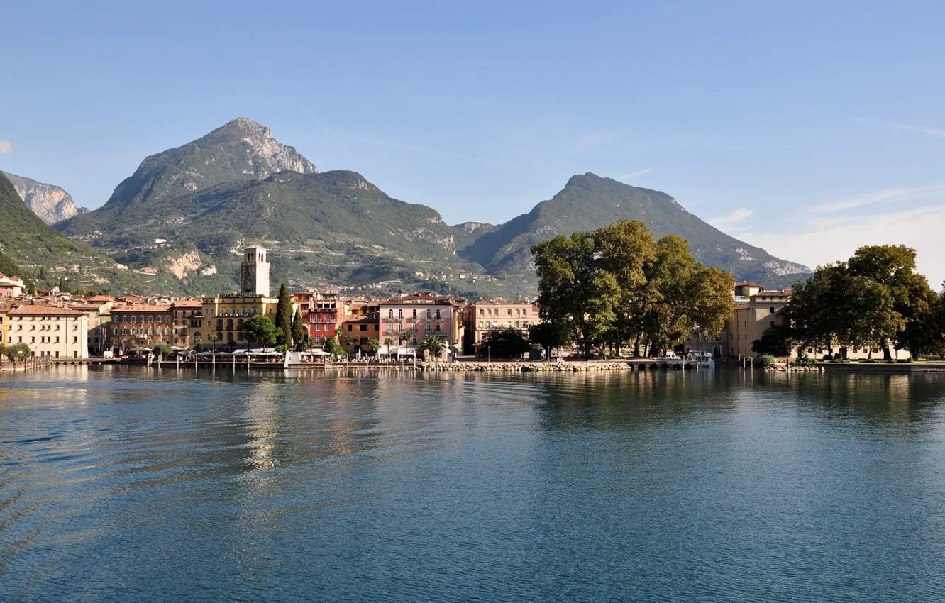 Photo wallpaper trees, mountains, the city, photo, home, Italy, Lake Garda