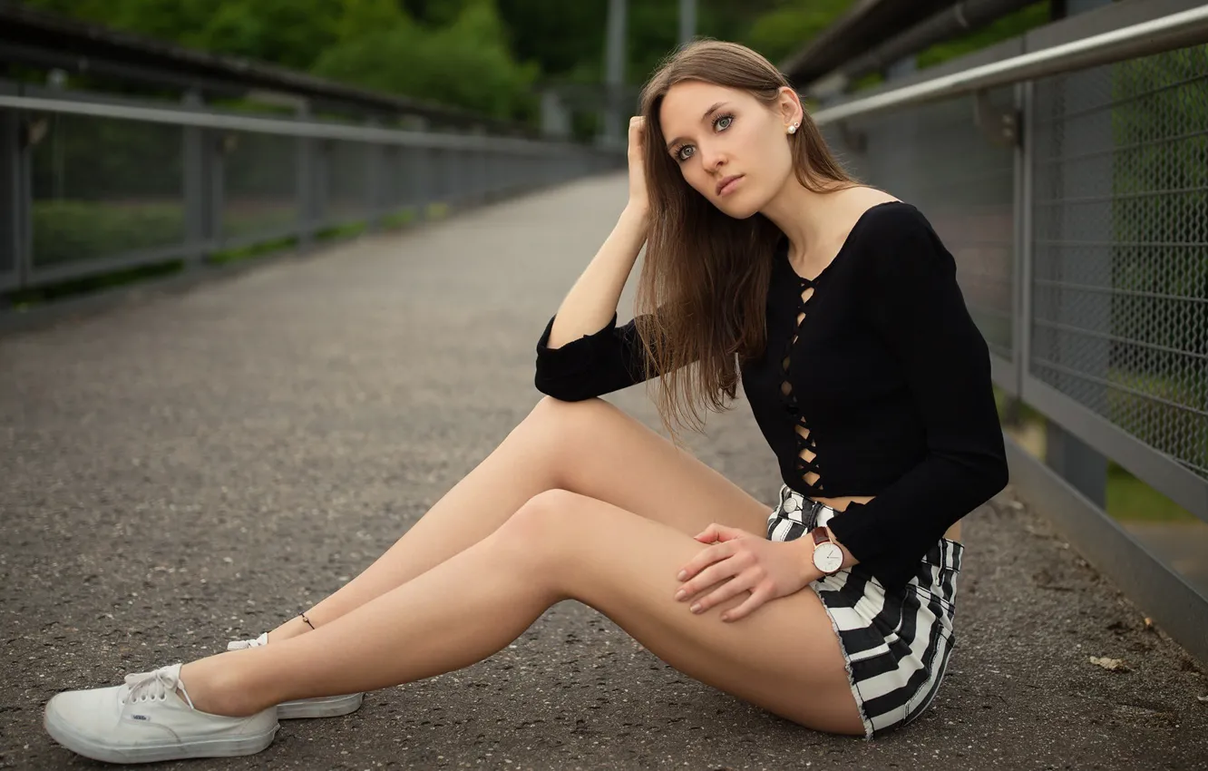 Photo wallpaper girl, Lena, long bridge