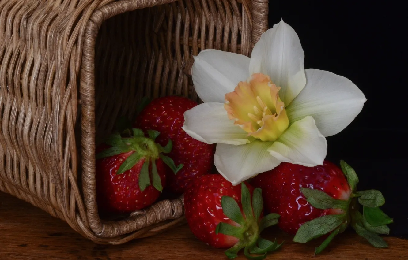 Photo wallpaper flower, berries, basket, strawberry, Narcissus