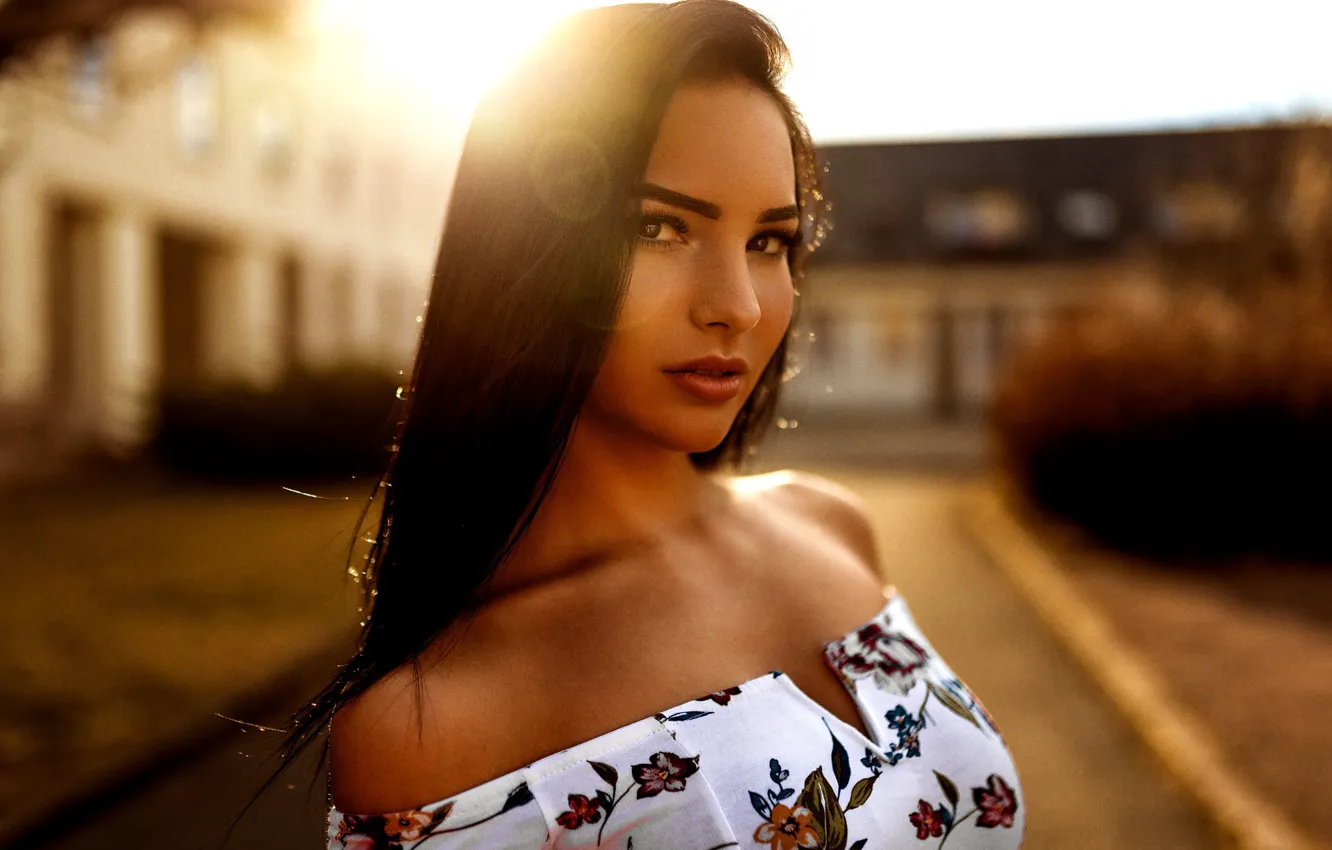 Photo wallpaper the sun, glare, portrait, makeup, hairstyle, brown hair, beauty, bokeh