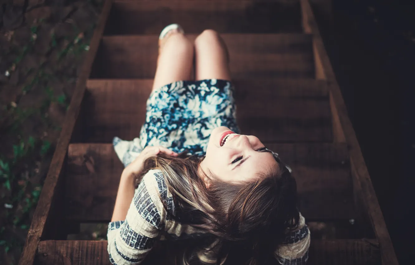 Photo wallpaper girl, pose, smile, laughter, sitting