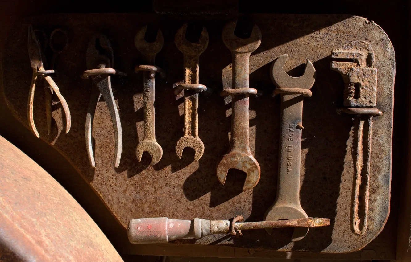 Photo wallpaper key, rust, tool