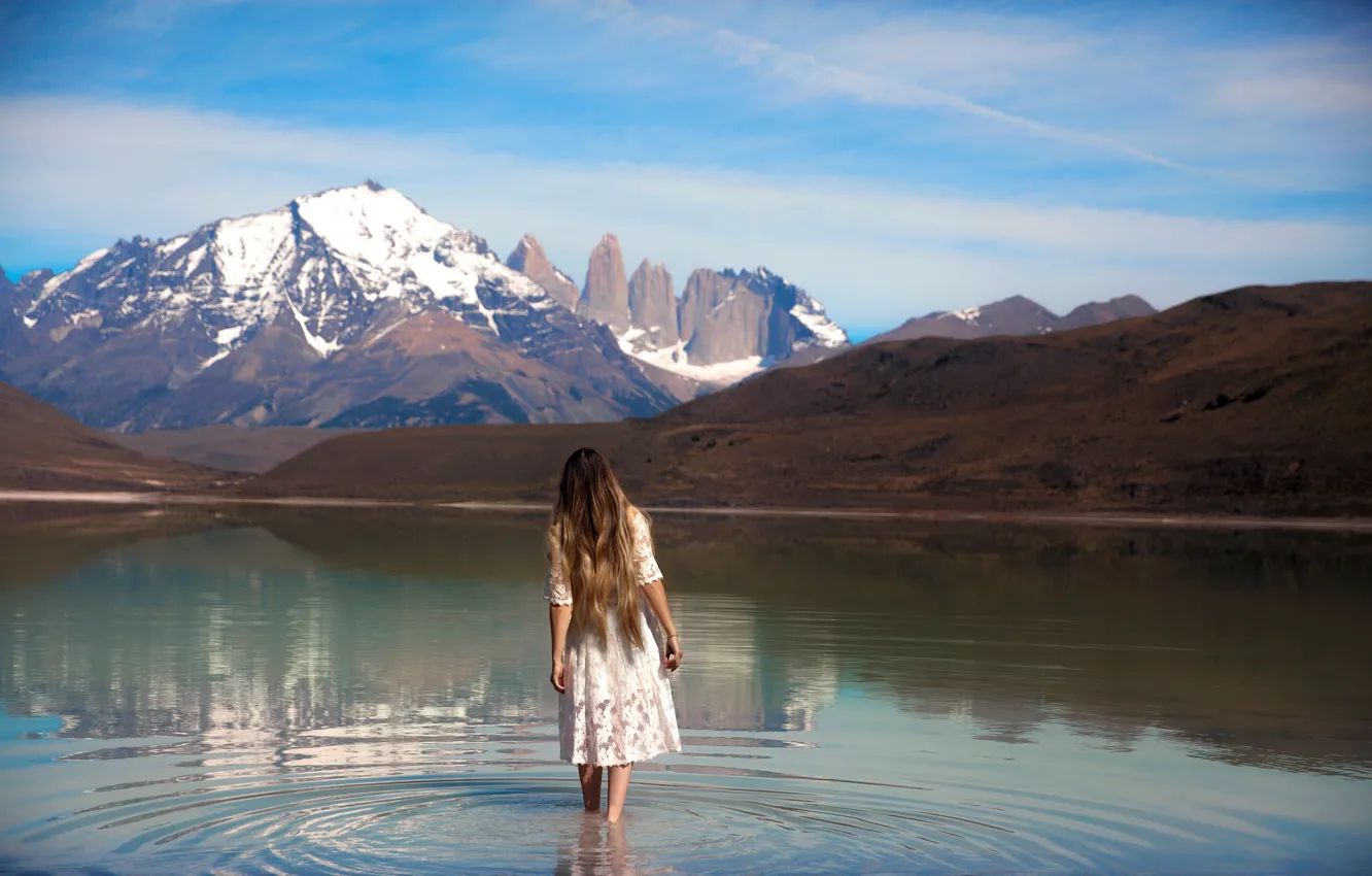 Photo wallpaper girl, mountains, in the water, Lichon