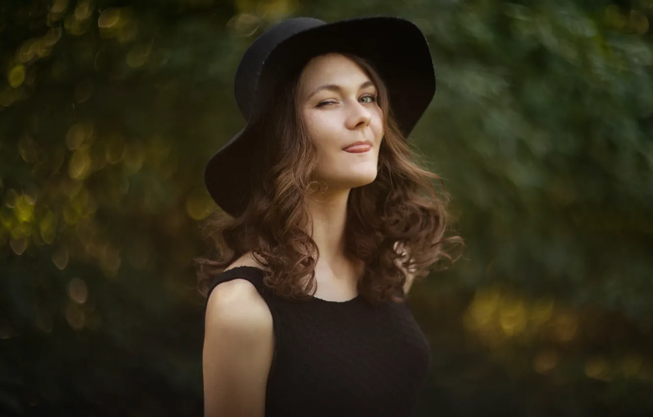 Photo wallpaper language, look, girl, face, glare, green, sweetheart, portrait