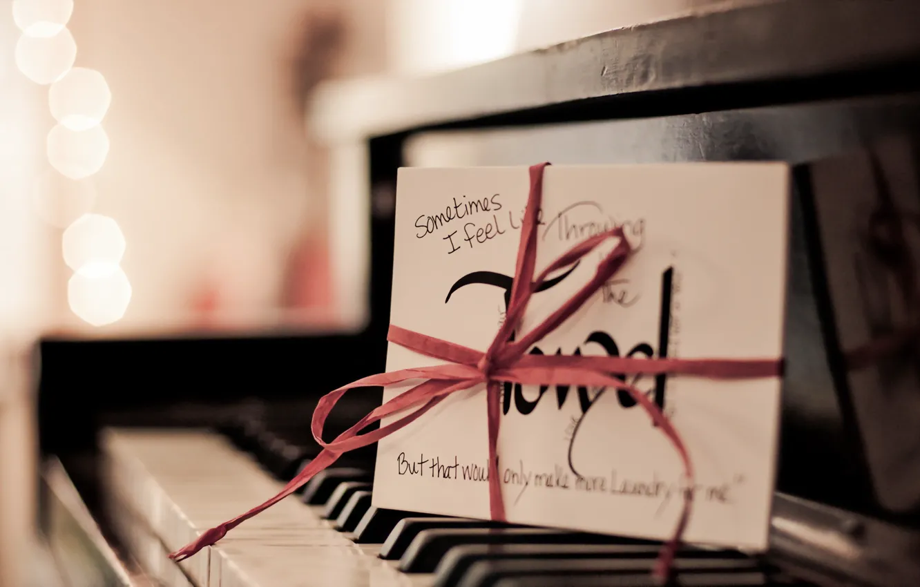 Photo wallpaper letter, macro, piano