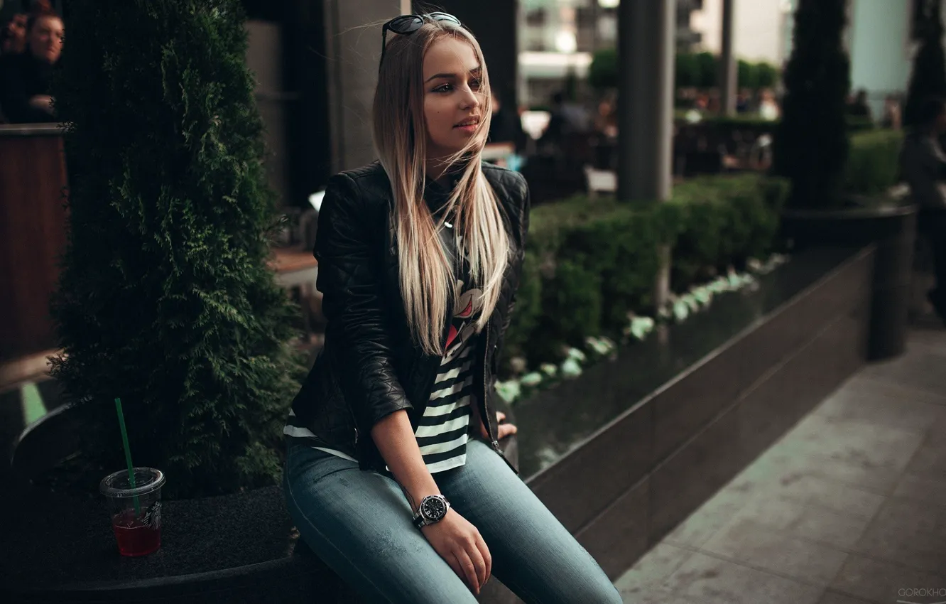 Photo wallpaper girl, photo, eyes, photographer, model, beauty, lips, jeans