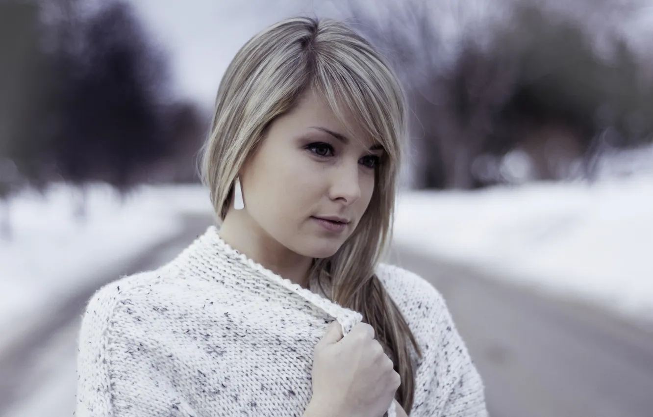 Photo wallpaper girl, face, blouse, looks