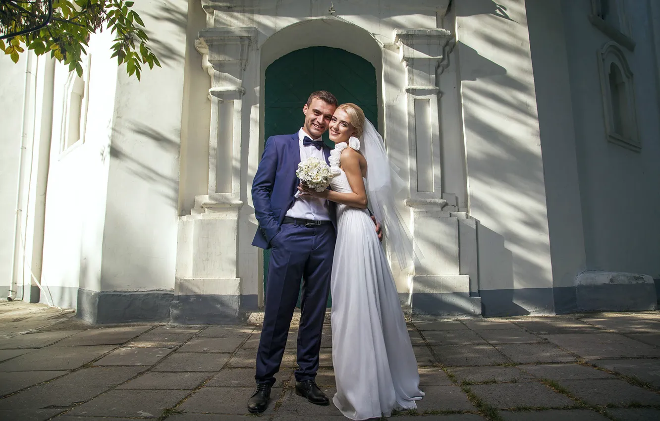 Photo wallpaper girl, love, joy, smile, bouquet, dress, pair, male