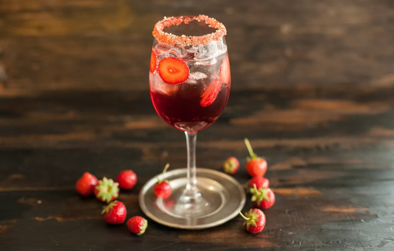 Photo wallpaper ice, berries, glass, strawberries, drink