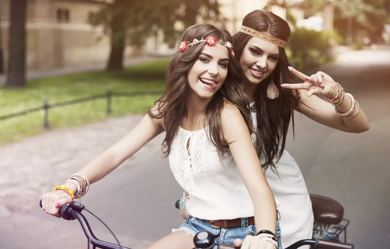 Photo wallpaper bike, girls, mood, smile, friend, views