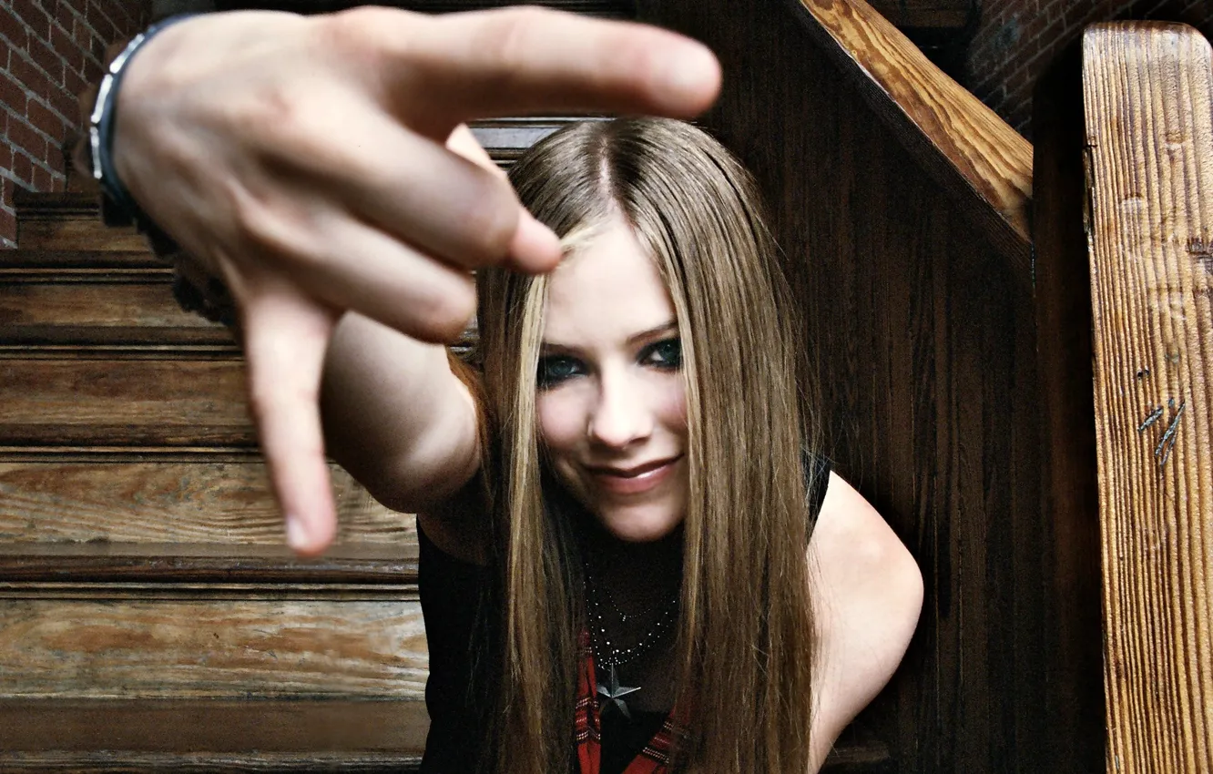 Photo wallpaper wallpaper, Avril Lavigne, 2002, stairs