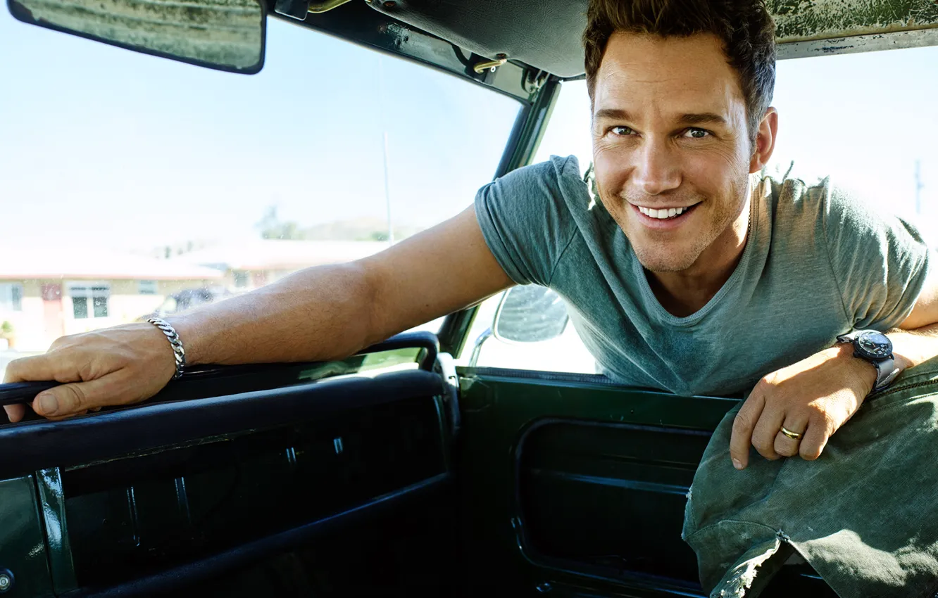 Photo wallpaper smile, t-shirt, photographer, actor, car, 2015, Chris Pratt, Chris Pratt